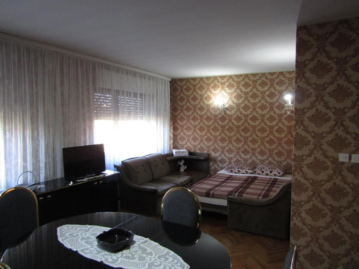 Apartman Milena คลาโดโว ภายนอก รูปภาพ