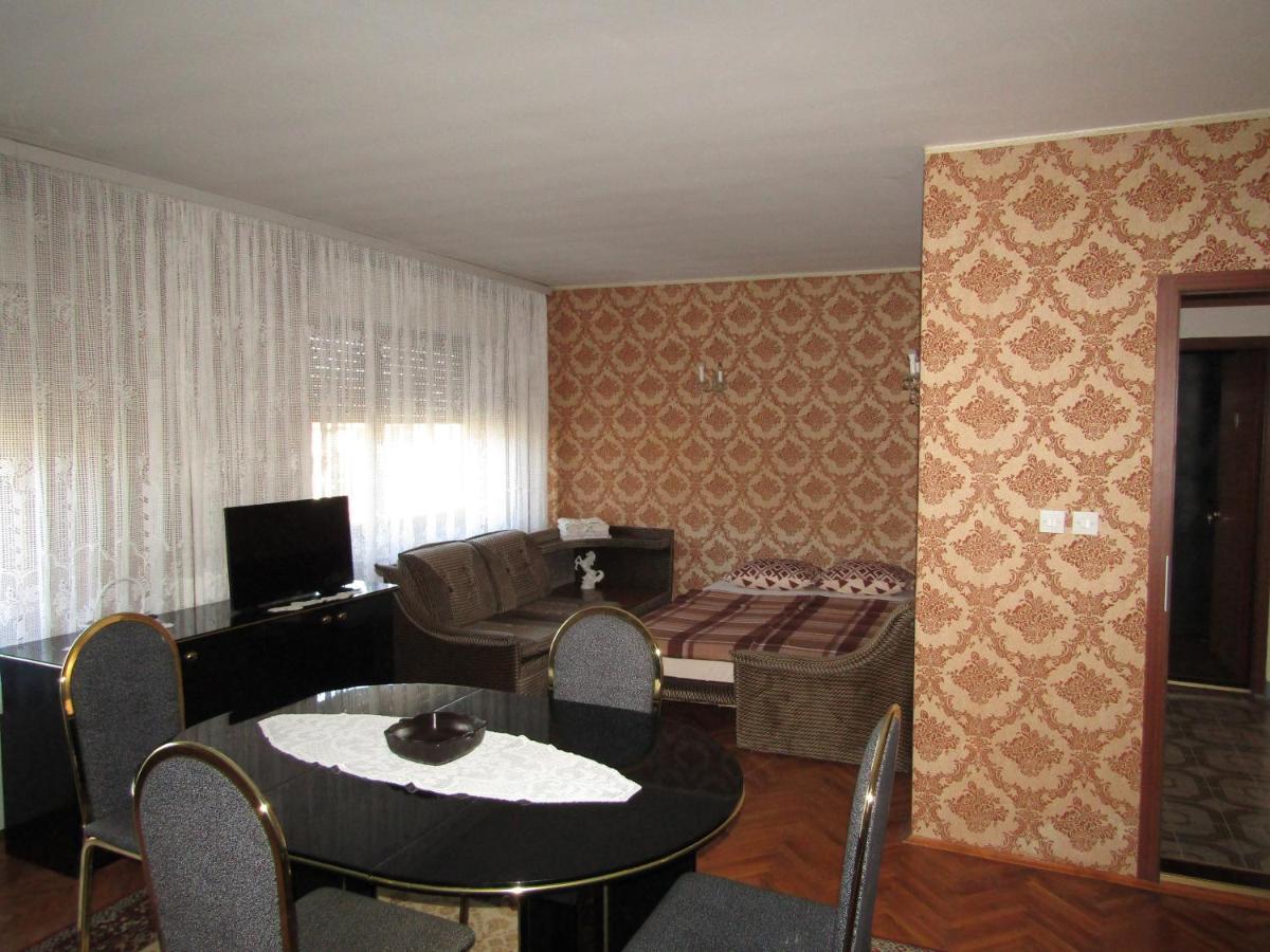 Apartman Milena คลาโดโว ภายนอก รูปภาพ